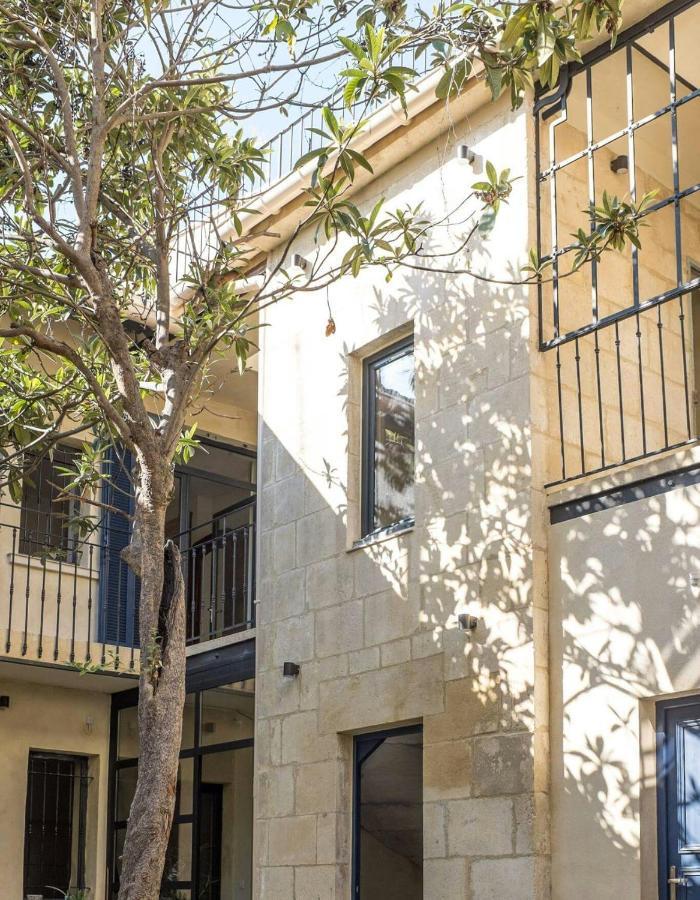 Sous Le Neflier Bed and Breakfast Nîmes Exteriör bild