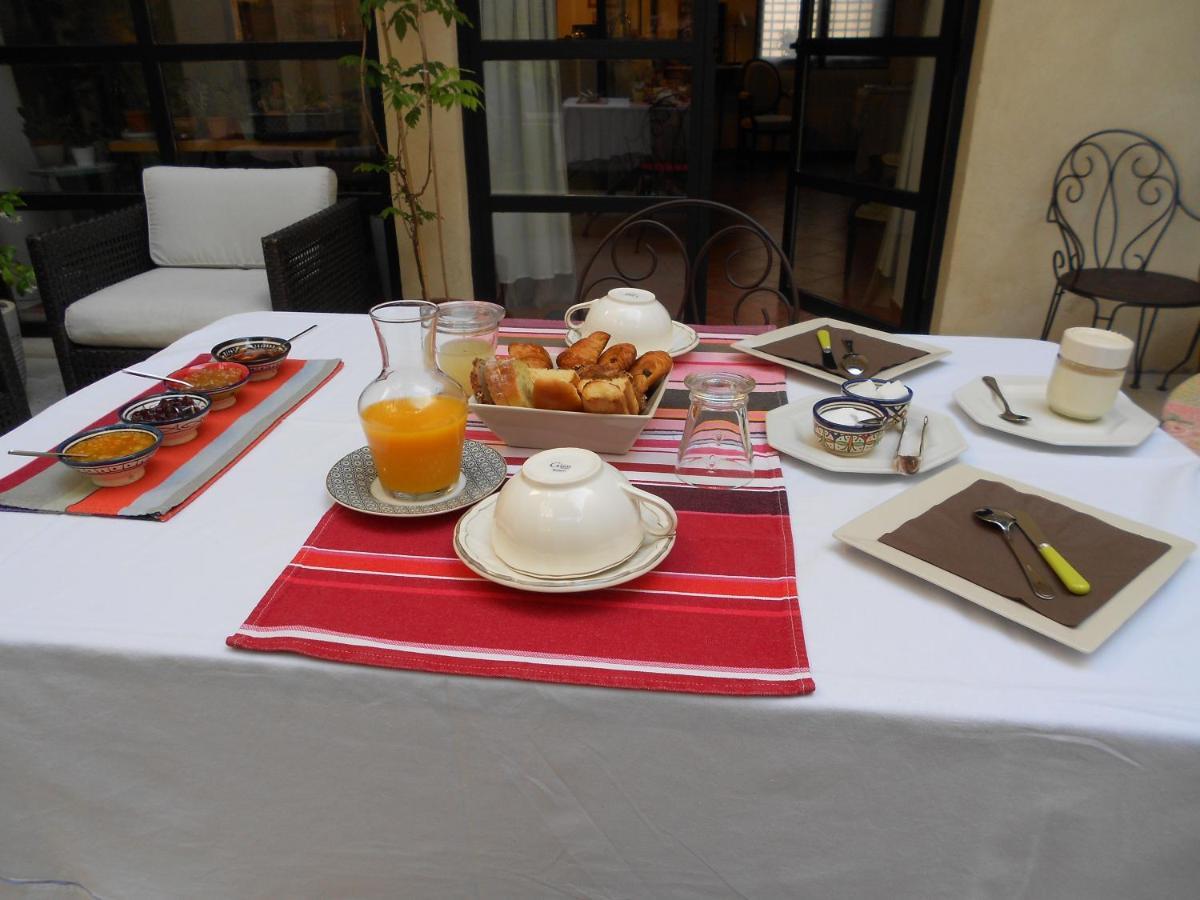 Sous Le Neflier Bed and Breakfast Nîmes Exteriör bild
