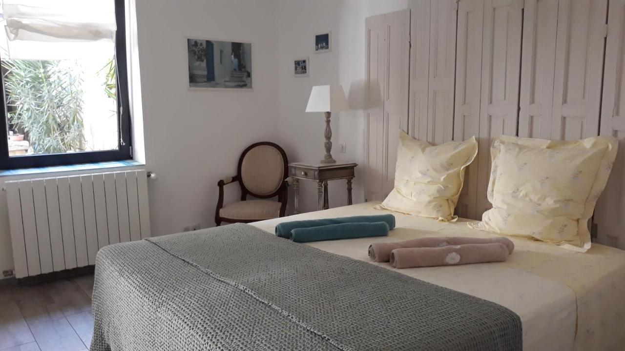 Sous Le Neflier Bed and Breakfast Nîmes Exteriör bild