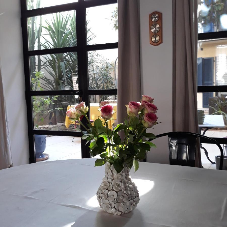 Sous Le Neflier Bed and Breakfast Nîmes Exteriör bild