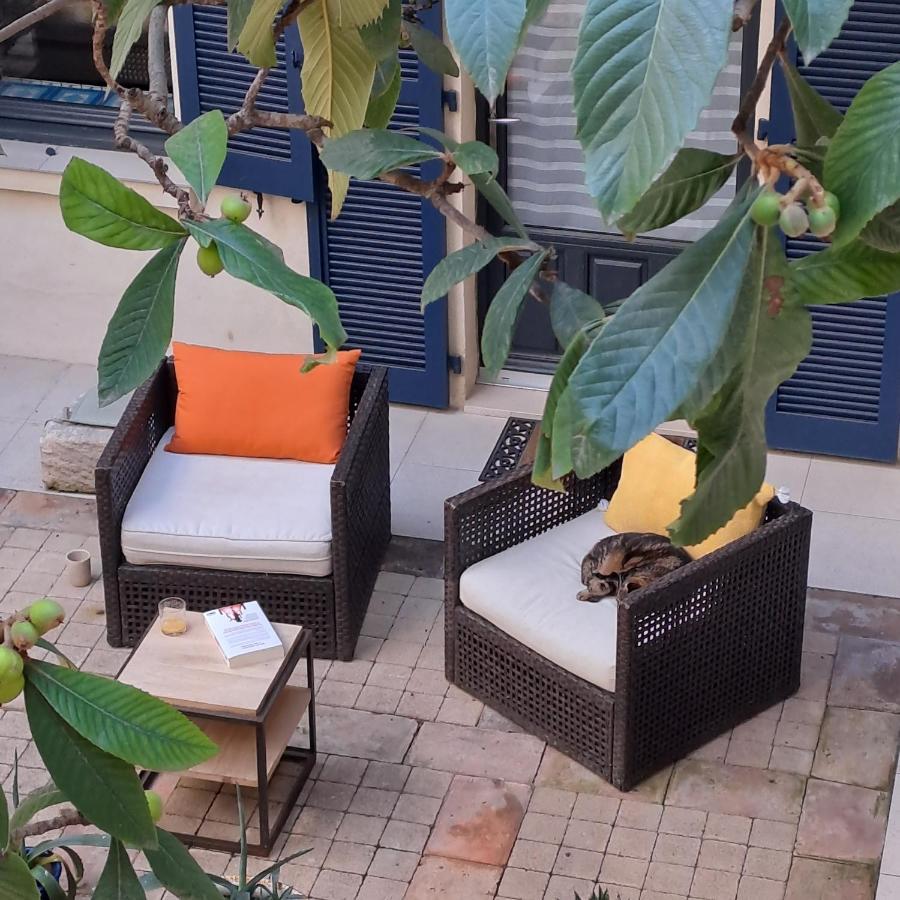 Sous Le Neflier Bed and Breakfast Nîmes Exteriör bild